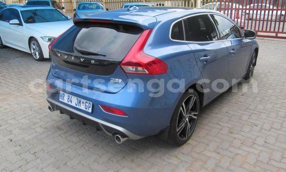 Buy Used Volvo V40 Silver Car in Hlatikulu in Shiselweni District Buy Used Volvo V40 Silver Car in Hlatikulu in Shiselweni District