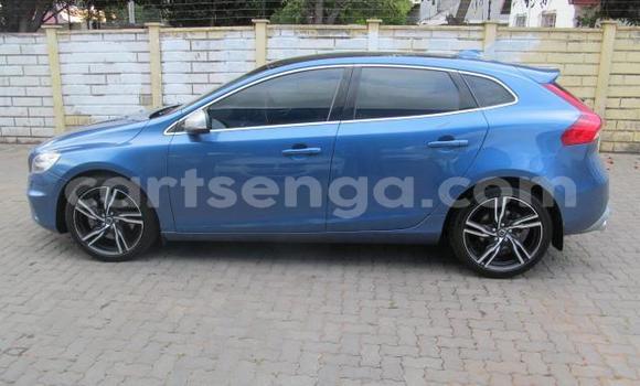 Buy Used Volvo V40 Silver Car in Hlatikulu in Shiselweni District Buy Used Volvo V40 Silver Car in Hlatikulu in Shiselweni District