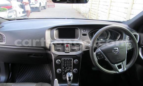 Buy Used Volvo V40 Silver Car in Hlatikulu in Shiselweni District Buy Used Volvo V40 Silver Car in Hlatikulu in Shiselweni District