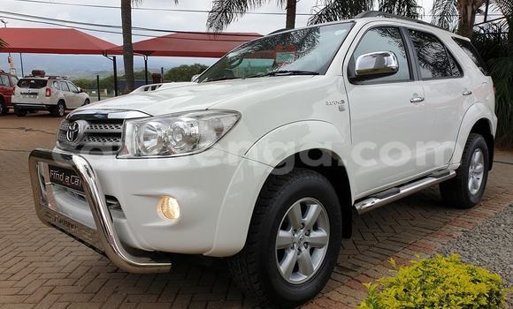 Buy Used Toyota Fortuner White Car in Ezulwini in Hhohho Buy Used Toyota Fortuner White Car in Ezulwini in Hhohho