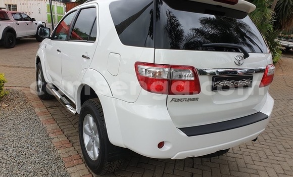 Buy Used Toyota Fortuner White Car in Ezulwini in Hhohho Buy Used Toyota Fortuner White Car in Ezulwini in Hhohho