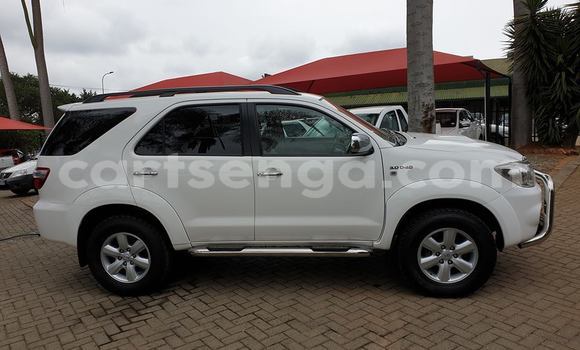 Buy Used Toyota Fortuner White Car in Ezulwini in Hhohho Buy Used Toyota Fortuner White Car in Ezulwini in Hhohho