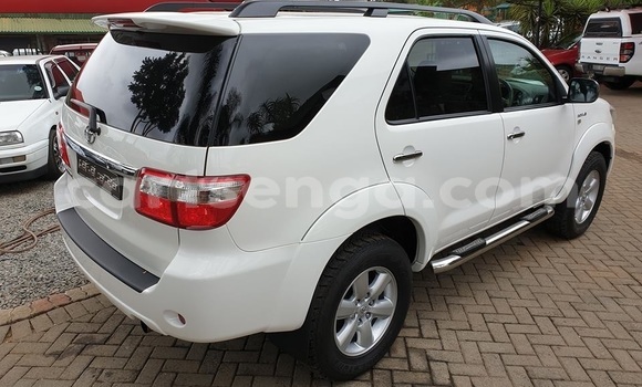 Buy Used Toyota Fortuner White Car in Ezulwini in Hhohho Buy Used Toyota Fortuner White Car in Ezulwini in Hhohho