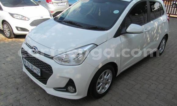 Buy Used Hyundai i10 White Car in Hluti in Shiselweni District Buy Used Hyundai i10 White Car in Hluti in Shiselweni District