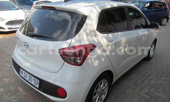 Buy Used Hyundai i10 White Car in Hluti in Shiselweni District Buy Used Hyundai i10 White Car in Hluti in Shiselweni District