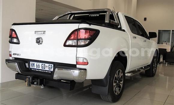 Nunua Ilio tumika Mazda BT-50 White Gari ndani ya Mankayane nchini Manzini Nunua Ilio tumika Mazda BT-50 White Gari ndani ya Mankayane nchini Manzini