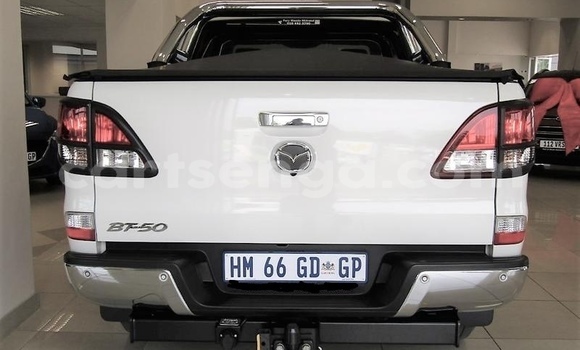 Nunua Ilio tumika Mazda BT-50 White Gari ndani ya Mankayane nchini Manzini Nunua Ilio tumika Mazda BT-50 White Gari ndani ya Mankayane nchini Manzini
