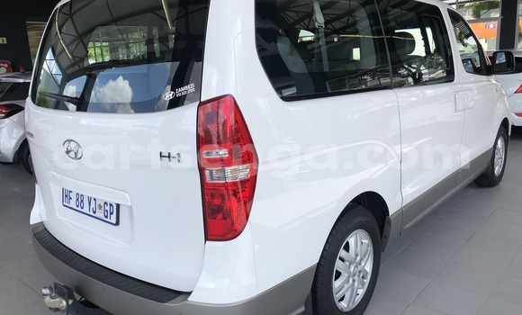 Acheter Occasion Voiture Hyundai H1 Blanc à Mondi, Hhohho Acheter Occasion Voiture Hyundai H1 Blanc à Mondi, Hhohho