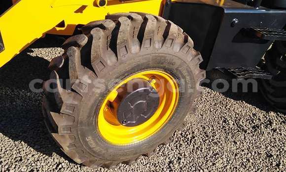 Nunua Ilio tumika Caterpillar 120 Beige Lori ndani ya Ezulwini nchini Hhohho Nunua Ilio tumika Caterpillar 120 Beige Lori ndani ya Ezulwini nchini Hhohho