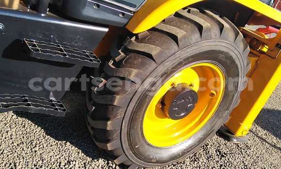 Nunua Ilio tumika Caterpillar 120 Beige Lori ndani ya Ezulwini nchini Hhohho Nunua Ilio tumika Caterpillar 120 Beige Lori ndani ya Ezulwini nchini Hhohho