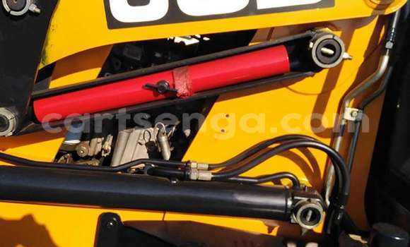 Nunua Ilio tumika Caterpillar 120 Beige Lori ndani ya Ezulwini nchini Hhohho Nunua Ilio tumika Caterpillar 120 Beige Lori ndani ya Ezulwini nchini Hhohho