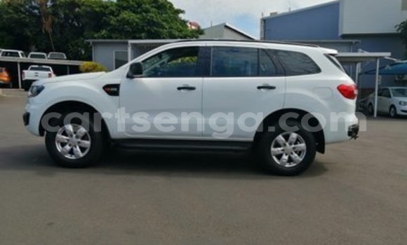 Nunua Ilio tumika Ford Everest White Gari ndani ya Ezulwini nchini Hhohho Nunua Ilio tumika Ford Everest White Gari ndani ya Ezulwini nchini Hhohho