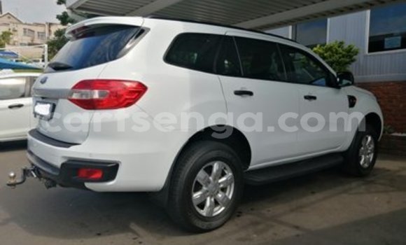 Nunua Ilio tumika Ford Everest White Gari ndani ya Ezulwini nchini Hhohho Nunua Ilio tumika Ford Everest White Gari ndani ya Ezulwini nchini Hhohho