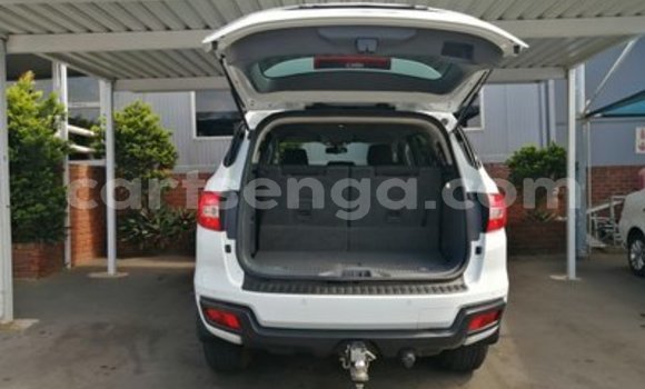 Nunua Ilio tumika Ford Everest White Gari ndani ya Ezulwini nchini Hhohho Nunua Ilio tumika Ford Everest White Gari ndani ya Ezulwini nchini Hhohho