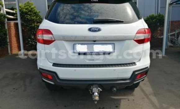 Nunua Ilio tumika Ford Everest White Gari ndani ya Ezulwini nchini Hhohho Nunua Ilio tumika Ford Everest White Gari ndani ya Ezulwini nchini Hhohho
