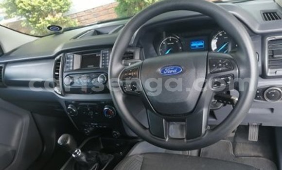 Nunua Ilio tumika Ford Everest White Gari ndani ya Ezulwini nchini Hhohho Nunua Ilio tumika Ford Everest White Gari ndani ya Ezulwini nchini Hhohho