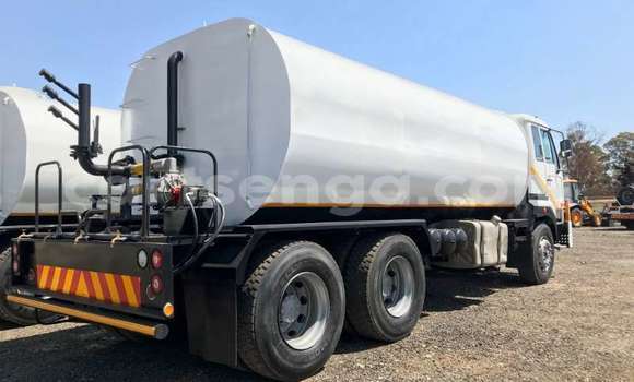 Nunua Ilio tumika Nissan UD White Lori ndani ya Hluti nchini Wilaya ya Shiselweni Nunua Ilio tumika Nissan UD White Lori ndani ya Hluti nchini Wilaya ya Shiselweni