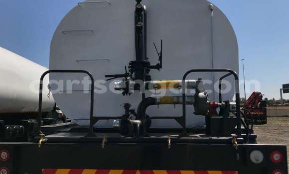 Nunua Ilio tumika Nissan UD White Lori ndani ya Hluti nchini Wilaya ya Shiselweni Nunua Ilio tumika Nissan UD White Lori ndani ya Hluti nchini Wilaya ya Shiselweni