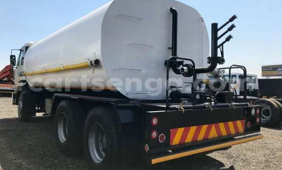 Nunua Ilio tumika Nissan UD White Lori ndani ya Hluti nchini Wilaya ya Shiselweni Nunua Ilio tumika Nissan UD White Lori ndani ya Hluti nchini Wilaya ya Shiselweni