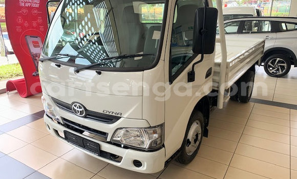 Nunua Ilio tumika Toyota Dyna White Lori ndani ya Ezulwini nchini Hhohho Nunua Ilio tumika Toyota Dyna White Lori ndani ya Ezulwini nchini Hhohho