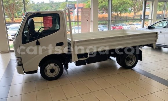 Nunua Ilio tumika Toyota Dyna White Lori ndani ya Ezulwini nchini Hhohho Nunua Ilio tumika Toyota Dyna White Lori ndani ya Ezulwini nchini Hhohho