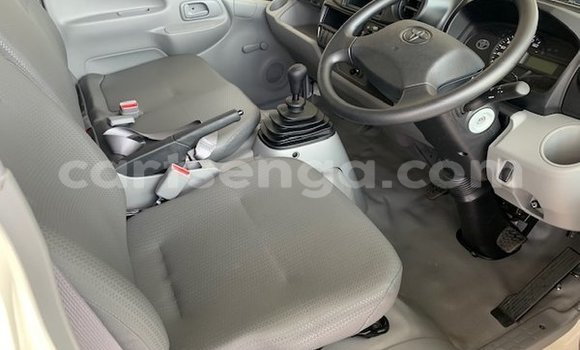 Nunua Ilio tumika Toyota Dyna White Lori ndani ya Ezulwini nchini Hhohho Nunua Ilio tumika Toyota Dyna White Lori ndani ya Ezulwini nchini Hhohho