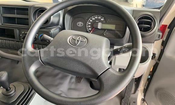Nunua Ilio tumika Toyota Dyna White Lori ndani ya Ezulwini nchini Hhohho Nunua Ilio tumika Toyota Dyna White Lori ndani ya Ezulwini nchini Hhohho