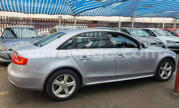 Nunua Ilio tumika Audi A4 Silver Gari ndani ya Hlatikulu nchini Wilaya ya Shiselweni Nunua Ilio tumika Audi A4 Silver Gari ndani ya Hlatikulu nchini Wilaya ya Shiselweni
