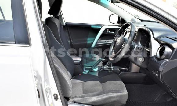 Nunua Ilio tumika Toyota RAV4 Silver Gari ndani ya Ezulwini nchini Hhohho Nunua Ilio tumika Toyota RAV4 Silver Gari ndani ya Ezulwini nchini Hhohho