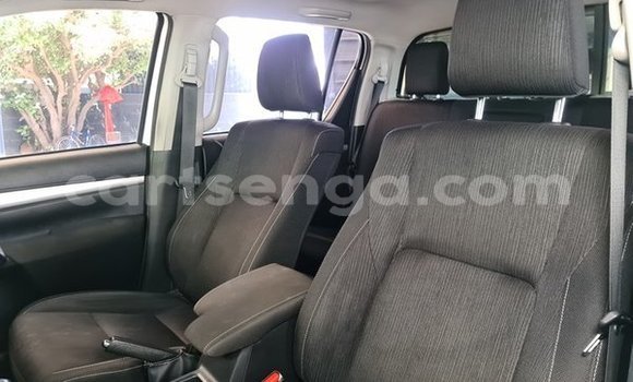 Nunua Ilio tumika Toyota Hilux White Gari ndani ya Ezulwini nchini Hhohho Nunua Ilio tumika Toyota Hilux White Gari ndani ya Ezulwini nchini Hhohho