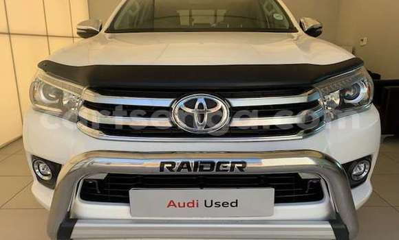 Nunua Ilio tumika Toyota Hilux White Gari ndani ya Ezulwini nchini Hhohho Nunua Ilio tumika Toyota Hilux White Gari ndani ya Ezulwini nchini Hhohho