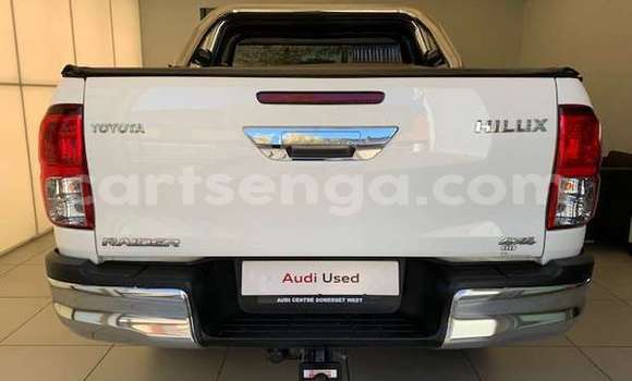 Nunua Ilio tumika Toyota Hilux White Gari ndani ya Ezulwini nchini Hhohho Nunua Ilio tumika Toyota Hilux White Gari ndani ya Ezulwini nchini Hhohho