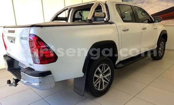 Nunua Ilio tumika Toyota Hilux White Gari ndani ya Ezulwini nchini Hhohho Nunua Ilio tumika Toyota Hilux White Gari ndani ya Ezulwini nchini Hhohho