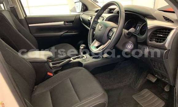 Nunua Ilio tumika Toyota Hilux White Gari ndani ya Ezulwini nchini Hhohho Nunua Ilio tumika Toyota Hilux White Gari ndani ya Ezulwini nchini Hhohho