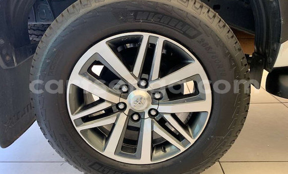 Nunua Ilio tumika Toyota Hilux White Gari ndani ya Ezulwini nchini Hhohho Nunua Ilio tumika Toyota Hilux White Gari ndani ya Ezulwini nchini Hhohho