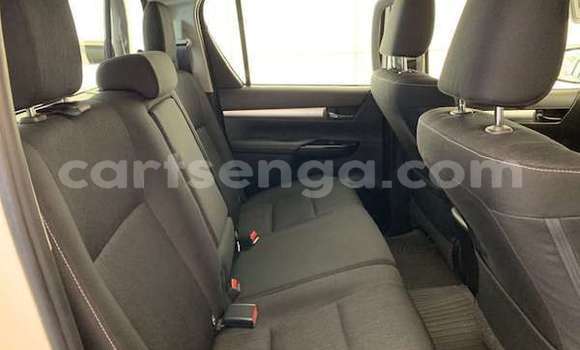 Nunua Ilio tumika Toyota Hilux White Gari ndani ya Ezulwini nchini Hhohho Nunua Ilio tumika Toyota Hilux White Gari ndani ya Ezulwini nchini Hhohho