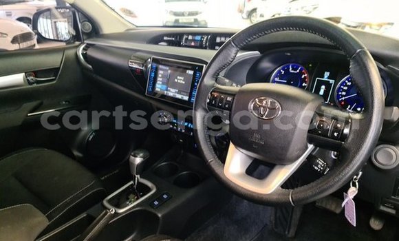 Nunua Ilio tumika Toyota Hilux White Gari ndani ya Ezulwini nchini Hhohho Nunua Ilio tumika Toyota Hilux White Gari ndani ya Ezulwini nchini Hhohho