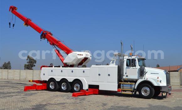 Nunua Ilio tumika Komatsu D31S White Lori ndani ya Ezulwini nchini Hhohho Nunua Ilio tumika Komatsu D31S White Lori ndani ya Ezulwini nchini Hhohho