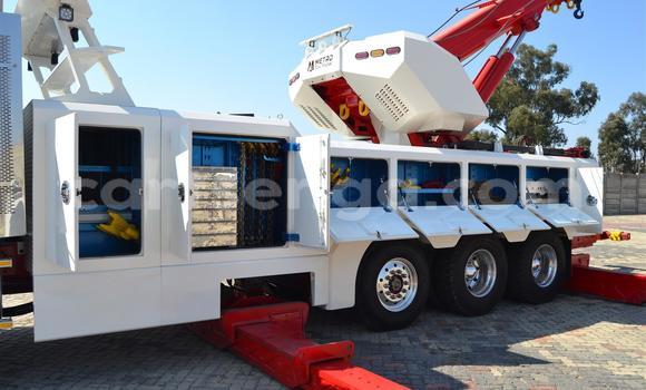 Nunua Ilio tumika Komatsu D31S White Lori ndani ya Ezulwini nchini Hhohho Nunua Ilio tumika Komatsu D31S White Lori ndani ya Ezulwini nchini Hhohho