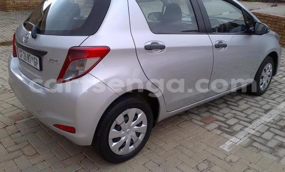 Acheter Occasion Voiture Toyota Yaris Gris à Hlatikulu, Shiselweni District Acheter Occasion Voiture Toyota Yaris Gris à Hlatikulu, Shiselweni District