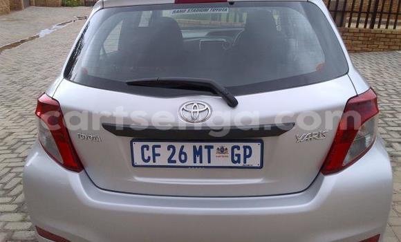 Acheter Occasion Voiture Toyota Yaris Gris à Hlatikulu, Shiselweni District Acheter Occasion Voiture Toyota Yaris Gris à Hlatikulu, Shiselweni District