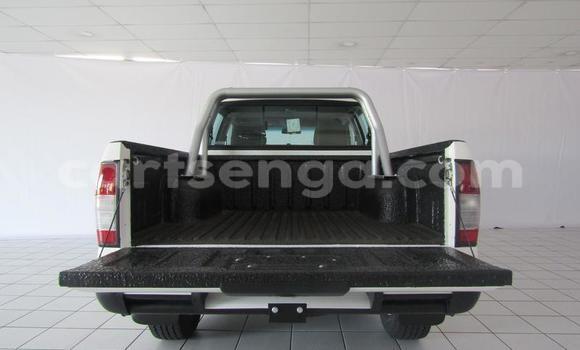 Acheter Occasion Voiture Nissan NP 300 Blanc à Mbabane, Manzini Acheter Occasion Voiture Nissan NP 300 Blanc à Mbabane, Manzini