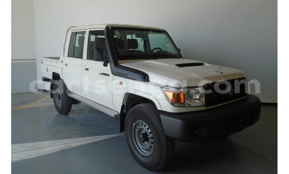 Buy Import Toyota Land Cruiser White Car in Import - Dubai in Hhohho Buy Import Toyota Land Cruiser White Car in Import - Dubai in Hhohho
