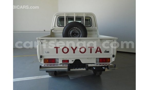 Buy Import Toyota Land Cruiser White Car in Import - Dubai in Hhohho Buy Import Toyota Land Cruiser White Car in Import - Dubai in Hhohho
