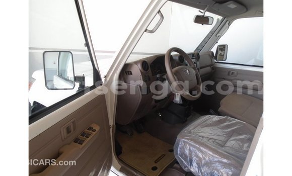 Buy Import Toyota Land Cruiser White Car in Import - Dubai in Hhohho Buy Import Toyota Land Cruiser White Car in Import - Dubai in Hhohho