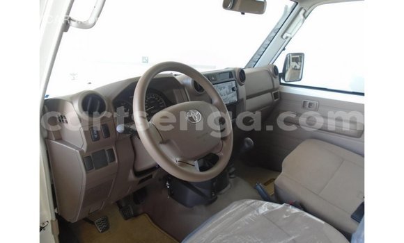 Buy Import Toyota Land Cruiser White Car in Import - Dubai in Hhohho Buy Import Toyota Land Cruiser White Car in Import - Dubai in Hhohho