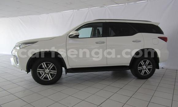 Acheter Occasion Voiture Toyota Fortuner Blanc à Mbabane, Manzini Acheter Occasion Voiture Toyota Fortuner Blanc à Mbabane, Manzini