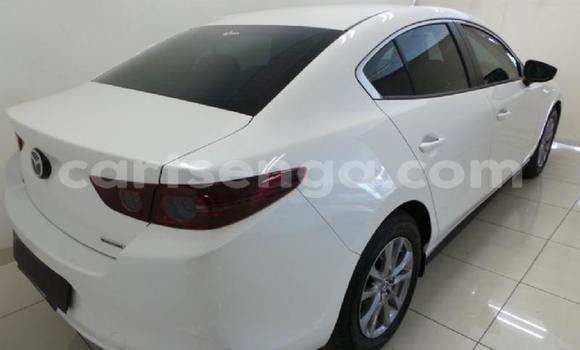 Nunua Ilio tumika Mazda 3 White Gari ndani ya Ezulwini nchini Hhohho Nunua Ilio tumika Mazda 3 White Gari ndani ya Ezulwini nchini Hhohho