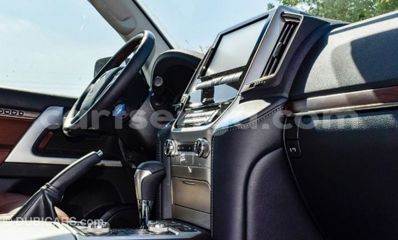 Nunua Imported Toyota Land Cruiser Black Gari ndani ya Import - Dubai nchini Hhohho Nunua Imported Toyota Land Cruiser Black Gari ndani ya Import - Dubai nchini Hhohho