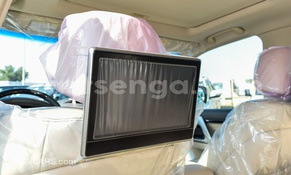 Acheter Import Voiture Toyota Land Cruiser Blanc à Import - Dubai, Hhohho Acheter Import Voiture Toyota Land Cruiser Blanc à Import - Dubai, Hhohho